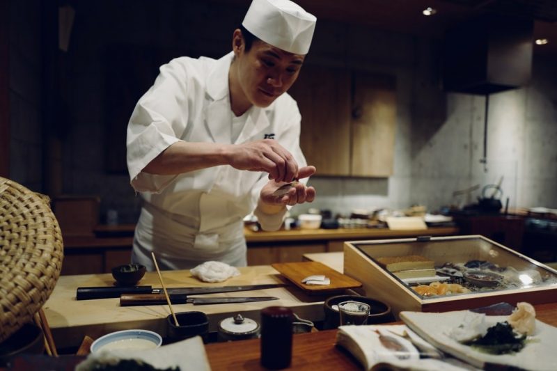 OMAKASE SUSHI VÀ NHỮNG ĐIỀU BẠN CẦN BIẾT TRƯỚC KHI LỰA CHỌN(板前寿司について知りたいこと)