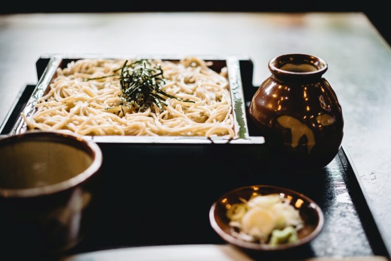 Soba dingin dan soba hangat (冷たい蕎麦と暖かい蕎麦)