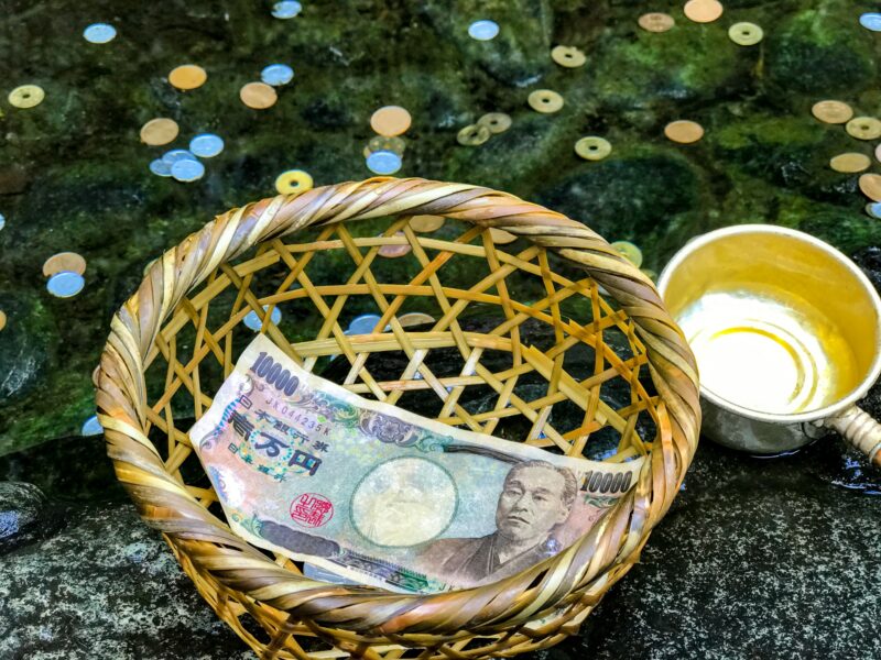 NẾU BẠN MUỐN CẦU NGUYỆN CHO SỰ THỊNH VƯỢNG THÌ HÃY ĐẾN ZENIARAI BENTEN- NGÔI CHÙA “RỬA TIỀN” NỔI TIẾNG NHẤT KAMAKURA(商売繁盛の祈りは鎌倉にある銭洗弁天へ)